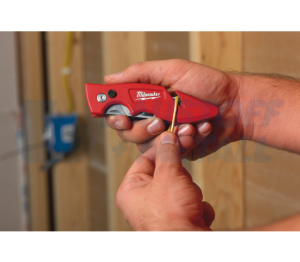 Сгъваем универсален нож Milwaukee с място за съхранение на острие