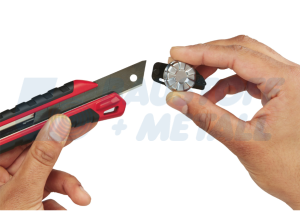 Макетен нож с метален водач Milwaukee 25 мм