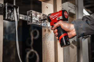 Акумулаторен ударен свръхкомпактен винтоверт Milwaukee M12 FID2-0 FUEL™