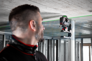 Линеен лазерен нивелир Sola Plano 4DGreen с батерии, зарядно и куфар