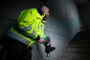 Линеен лазерен нивелир Sola Plano 4DGreen с батерии, зарядно и куфар