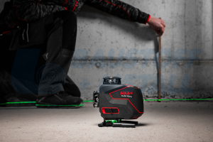 Линеен лазерен нивелир Sola Plano 4DGreen с батерии, зарядно и куфар