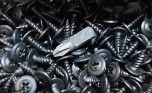 Винт за метал фосфатен Б+М 4.2/13 кутия 1000 бр с накрайник в кутията