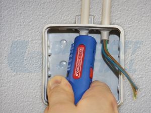 Инструмент за разделка на кабели и проводници с комбиниран нож Weicon Quadro Stripper 16