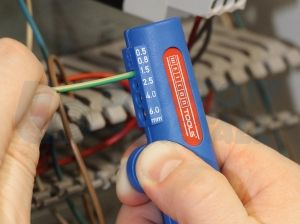 Инструмент за разделка на кабели и проводници с комбиниран нож Weicon Quadro Stripper 16